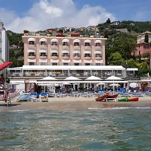 regina-alassio.hotelitalianriviera.com/